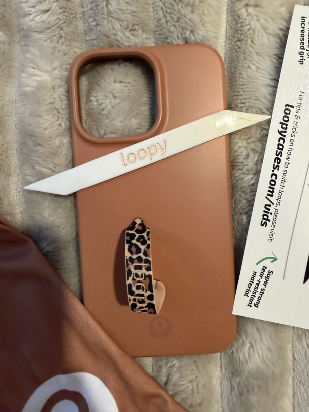 Loopy Case iPhone Case 14 Pro Max with Leopard & white Loop -